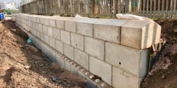Construction of a retaining wall using Blockwall. (Photo from Blue Planet)