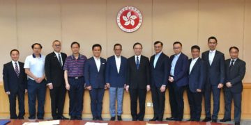 The Multi-functional Smart Lampposts Technical Advisory Ad Hoc Committee with HK Government CIO Victor Lam (sixth right), serving as convenor.