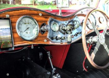 A vehicle fitted with Fensens' smart IoT cameras.