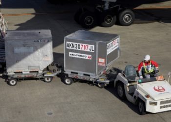 A JAL transport vehicle at Haneda Airport. (Photo from NEC Corporation)