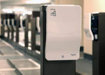 Schneider Electric established strategic partnership with Sino Group to install over 420 EV chargers at Grand Central and the adjacent YM2, the new landmark in Kowloon East, making it the largest EV charging site at a composite / residential new development in Hong Kong. (PRNewsfoto/施耐德電氣)