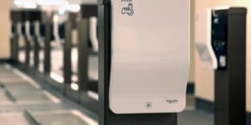 Schneider Electric established strategic partnership with Sino Group to install over 420 EV chargers at Grand Central and the adjacent YM2, the new landmark in Kowloon East, making it the largest EV charging site at a composite / residential new development in Hong Kong. (PRNewsfoto/施耐德電氣)