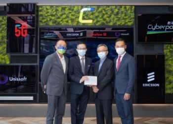 (From left) Howard Cheng, COO of Cyberport; Peter Fung, president of Ericsson Hong Kong & Macau; Stephen Chau, chief technology officer of SmarTone; and Aldous Ng, founder of Unissoft  at the launch of Unissoft's 5G edge computing solution at the Cyberport campus.