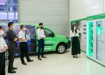 Dr Kan Ee May, Specialist (Sustainability Engineering) and Lecturer, School of Engineering, Nanyang Polytechnic (Far Right) and Mr Jackson Seng, Sustainability Business Development Director, Schneider Electric (Second from Left) at the launch of Nanyang Polytechnic's Sustainability Experience Centre