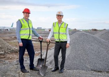(L-R) Lachlan Elliott, Brisbane station manager, DHL Global Forwarding Australia and George Lawson, managing director, DHL Global Forwarding Australia