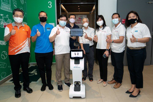 Advisers to East Coast GRC, Deputy Prime Minister Heng Swee Keat, Minister of State Tan Kiat How, and Ms Jessica Tan, and other guests outside the next-generation lift with Temi-Bot.