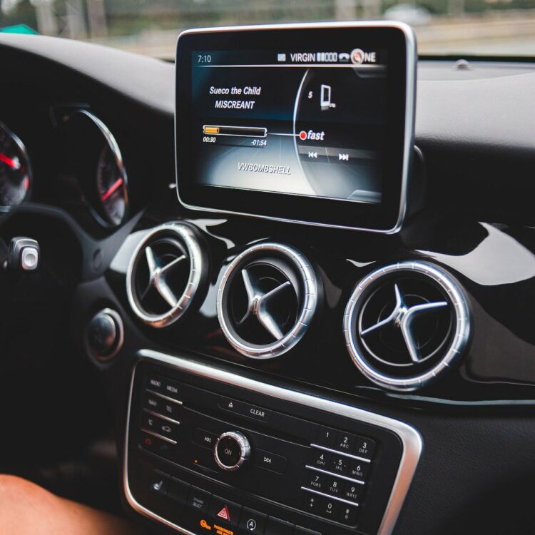 Photo by Erik Mclean: https://www.pexels.com/photo/multimedia-player-in-car-in-daytime-5126931/
