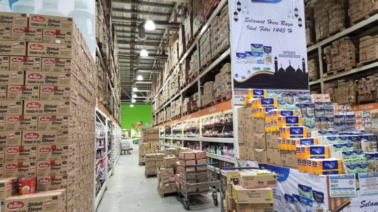 Photo by Antonius Natan: https://www.pexels.com/photo/brown-cardboard-boxes-on-shelves-11835350/
