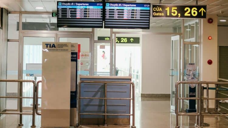 Photo by Pew Nguyen: https://www.pexels.com/photo/airport-departure-gate-13404734/