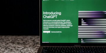 Photo by Airam Dato-on: https://www.pexels.com/photo/dark-laptop-internet-connection-15940009/