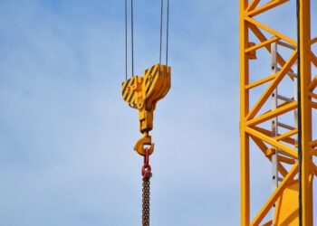 Photo by Pixabay: https://www.pexels.com/photo/yellow-crane-532079/