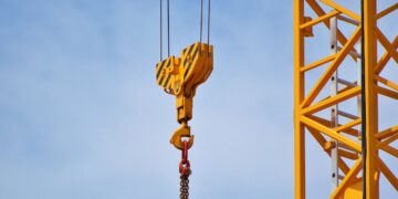 Photo by Pixabay: https://www.pexels.com/photo/yellow-crane-532079/