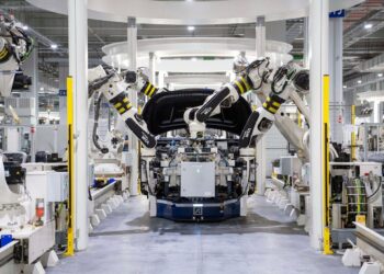 Photo by Hyundai Motor Group  : https://www.pexels.com/photo/assembling-machines-in-factory-19233057/