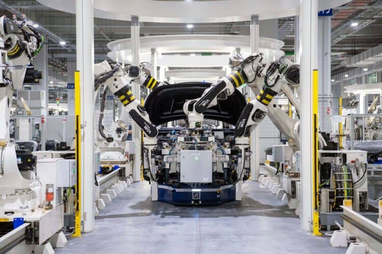 Photo by Hyundai Motor Group  : https://www.pexels.com/photo/assembling-machines-in-factory-19233057/