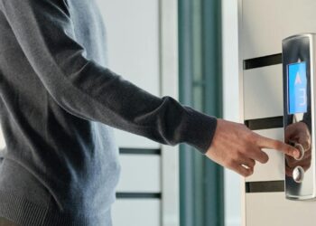 Photo by Tiger Lily: https://www.pexels.com/photo/a-man-pressing-an-elevator-button-7108187/