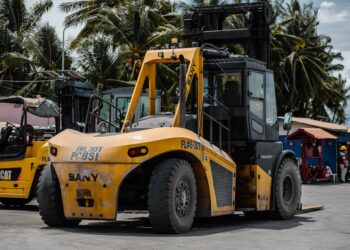 Photo by Denniz Futalan: https://www.pexels.com/photo/parked-yellow-forklift-truck-2523921/