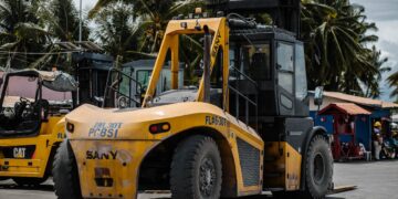 Photo by Denniz Futalan: https://www.pexels.com/photo/parked-yellow-forklift-truck-2523921/