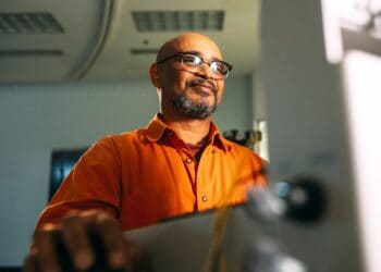Photo by LinkedIn Sales Navigator: https://www.pexels.com/photo/man-wearing-eyeglasses-facing-computer-2182974/
