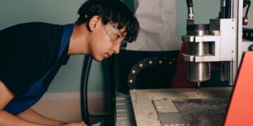 Photo by Mikhail Nilov: https://www.pexels.com/photo/engineer-operating-machine-9242177/