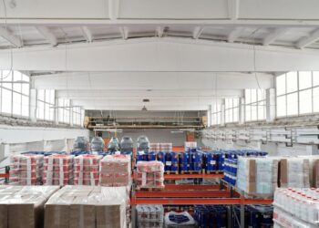 Photo by Tiger Lily: https://www.pexels.com/photo/photo-of-warehouse-4481326/