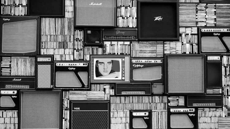 Photo by Mike Bird: https://www.pexels.com/photo/elvis-presley-digital-wallpaper-114820/