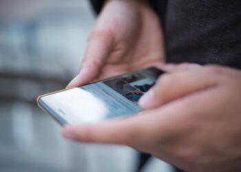 Photo by thomas vanhaecht: https://www.pexels.com/photo/person-using-smartphone-shallow-focus-photography-215367/