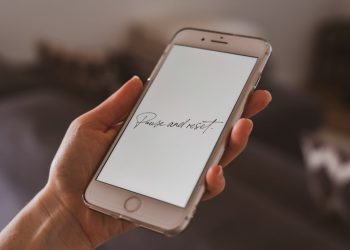 Photo by Castorly Stock : https://www.pexels.com/photo/person-holding-silver-iphone-6-4114777/