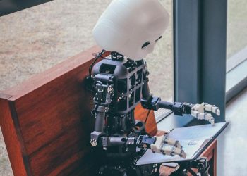 Photo by Andrea De Santis from Pexels: https://www.pexels.com/photo/robot-sitting-on-bench-17325393/