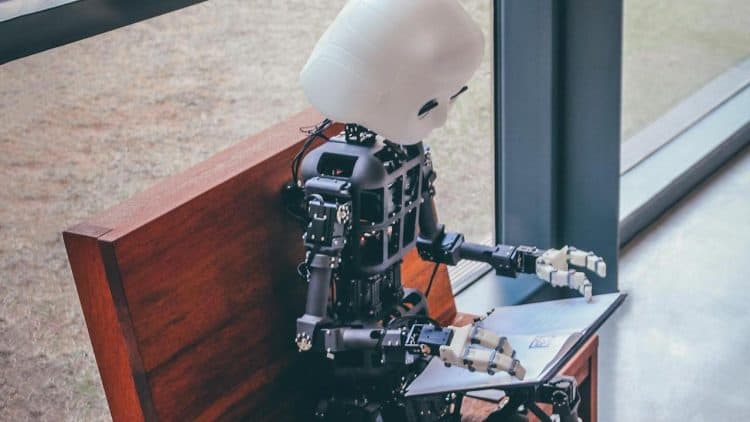 Photo by Andrea De Santis from Pexels: https://www.pexels.com/photo/robot-sitting-on-bench-17325393/