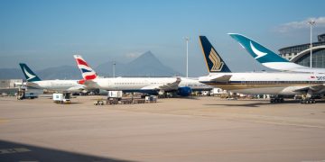 Photo by 分 参 from Pexels: https://www.pexels.com/photo/commercial-airplanes-parked-at-busy-airport-36960199/