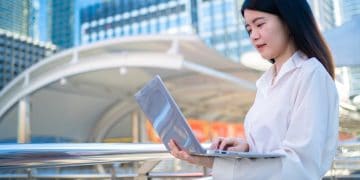 Photo by Sommart Sopon from Pexels: https://www.pexels.com/photo/asian-businesswoman-working-on-laptop-outdoors-35764294/