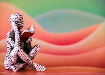 Photo by Magda Ehlers from Pexels: https://www.pexels.com/photo/artistic-sculpture-of-reading-figure-with-book-34725990/