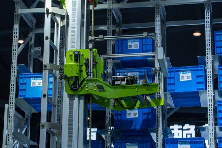 Photo by Peter Xie from Pexels: https://www.pexels.com/photo/automated-warehouse-robotic-system-with-blue-crates-36522028/